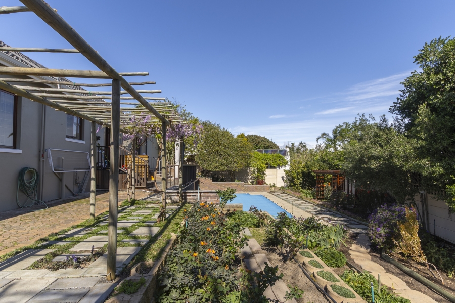 To Let 4 Bedroom Property for Rent in Die Wingerd Western Cape